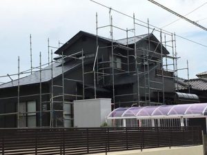 外壁塗装の施工の様子♪♪