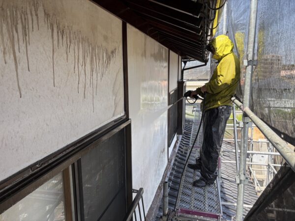 新宮町新宮東H様邸洗浄1日目