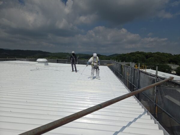 嘉麻市P工場様防音棟屋根·外壁塗装工事7日目