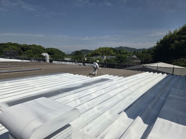嘉麻市P工場様防音棟屋根·外壁塗装工事10日目