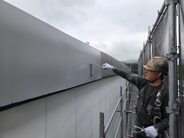 嘉麻市P工場様防音棟屋根·外壁塗装工事11日目