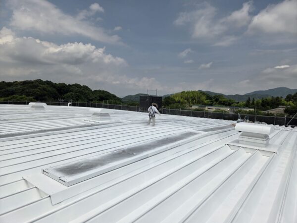 嘉麻市P工場様防音棟屋根·外壁塗装工事13日目